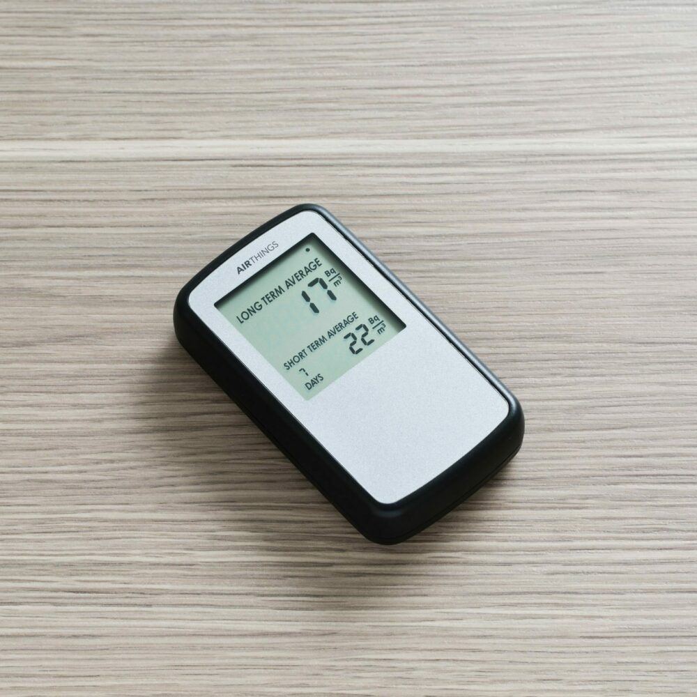 Corentium_Home_by_Airthings_Table_Web-Global-e1499242323498